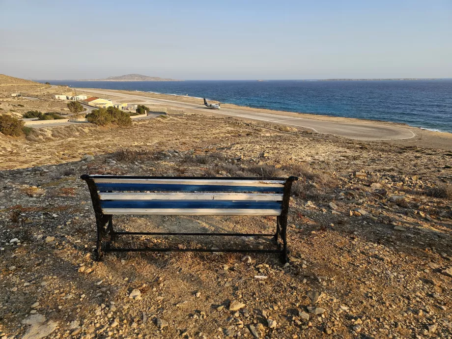 Изглед към летище Kasos