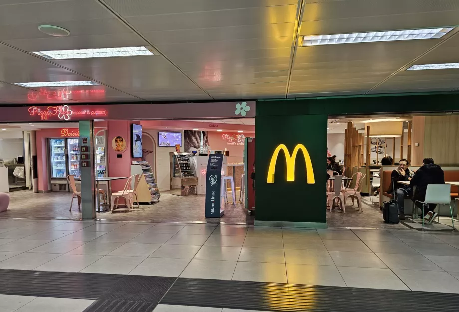 McDonald's, обществена зона