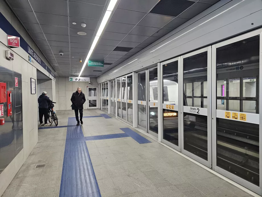 Метростанция Airport