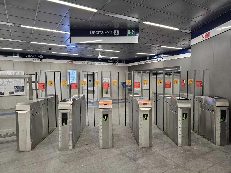 Турникет при излизане от метрото