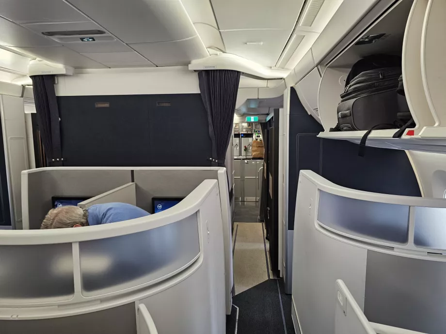 Кабина - изглед към бизнес апартаментите