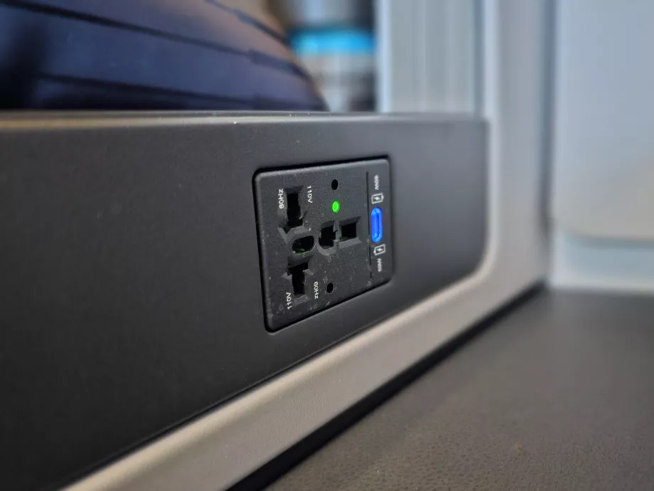 Универсално гнездо