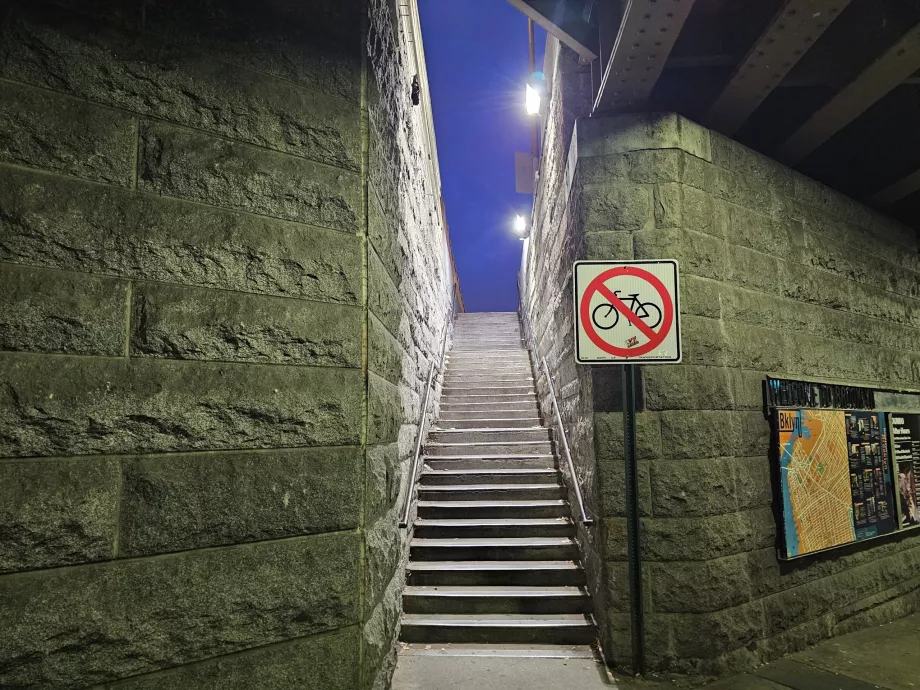 Стълбите на Бруклинския мост