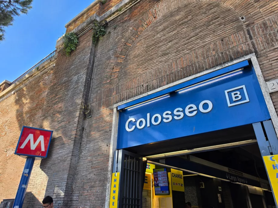 Метростанция Colosseo