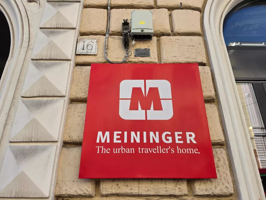 Хотел Meininger Roma Termini