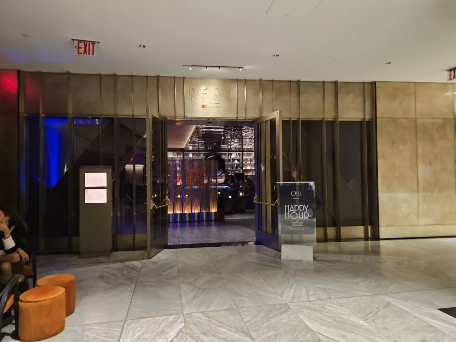 Вход към ресторант Peak