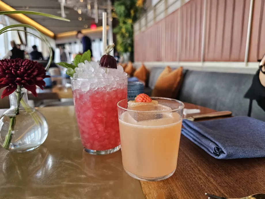 Коктейли в ресторант Peak