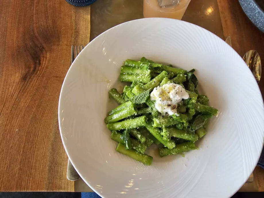 Храна в ресторант Peak