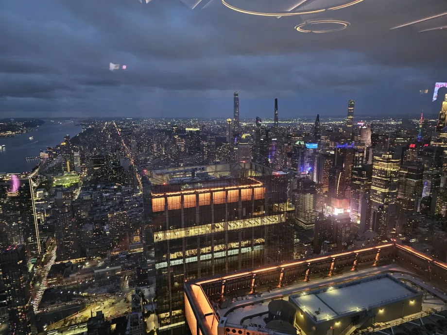 Изглед от вътрешната част на гледната точка "The Edge"