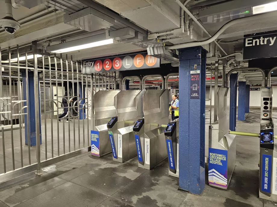 Влизане в метрото през турникети