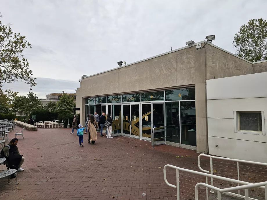 Кафенета в музея и на кея