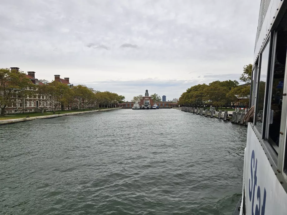 Остров Елис