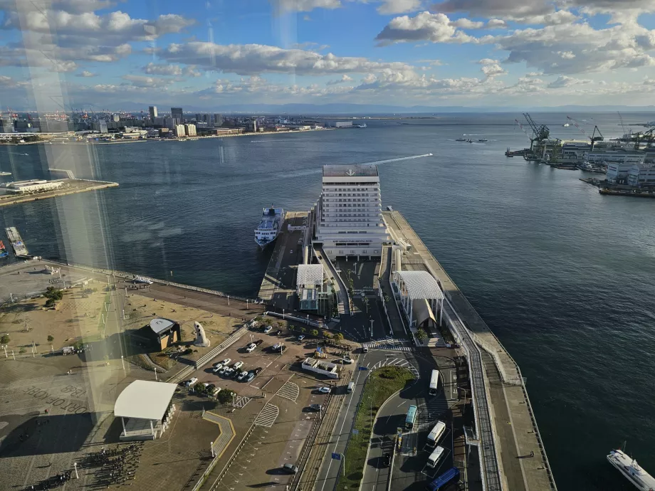 Изглед от пристанищната кула на Кобе