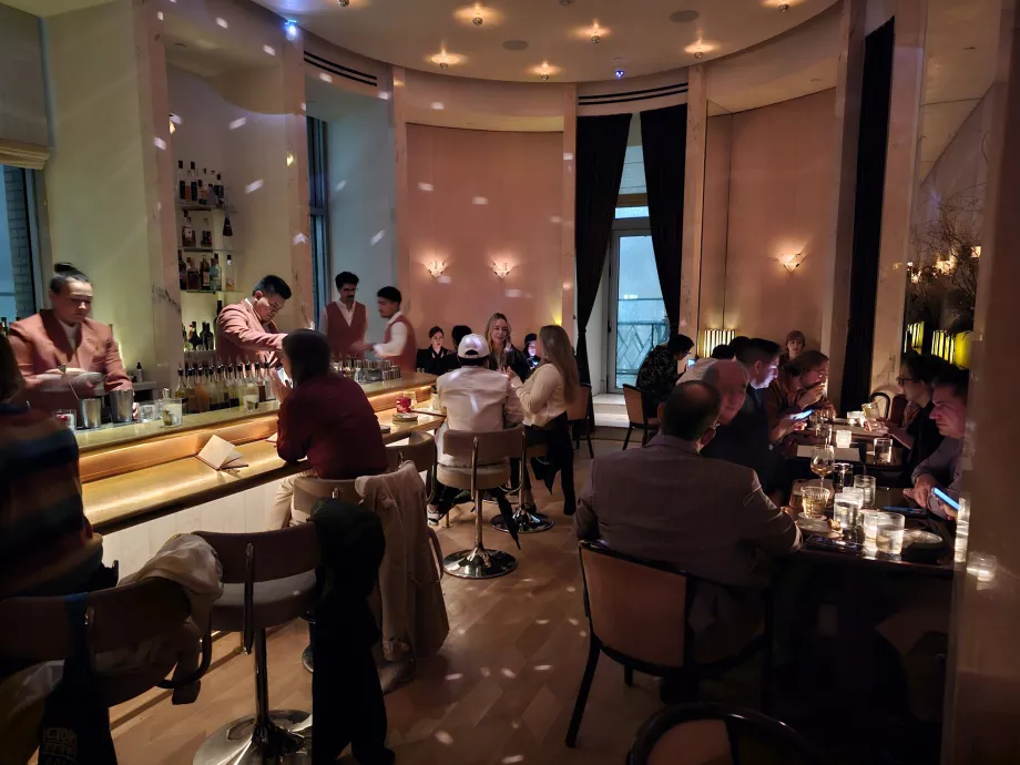 Околна среда на бара Overstory