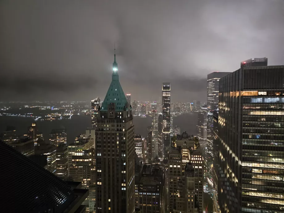 Гледка от бар Overstory