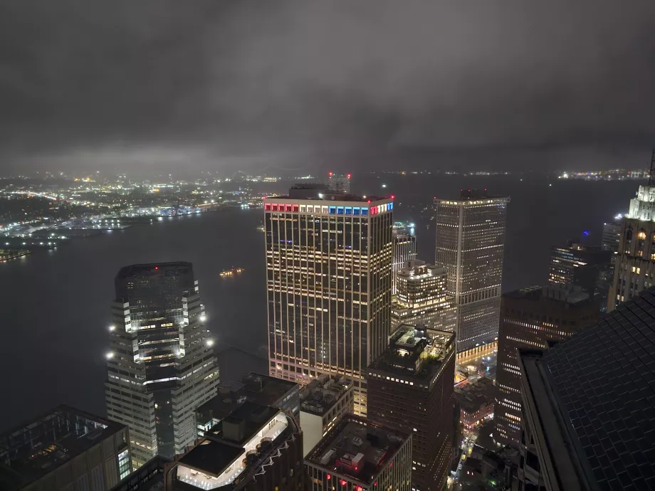 Гледка от бар Overstory