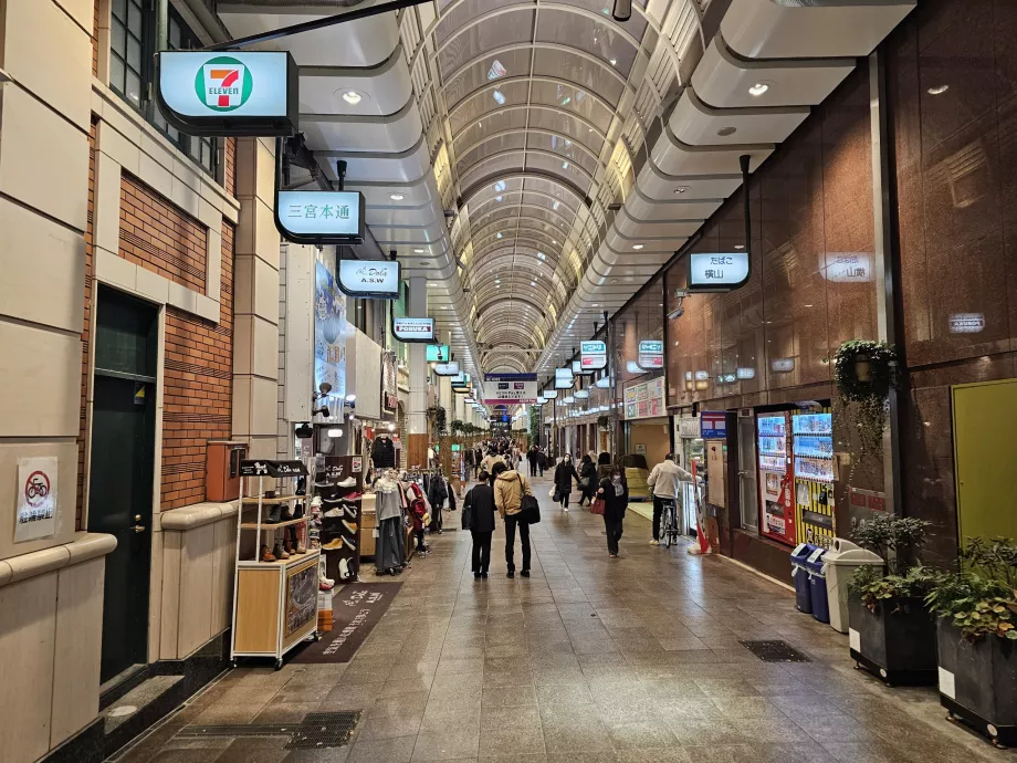 Търговска улица Motomachi