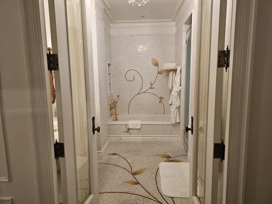 Изглед към банята