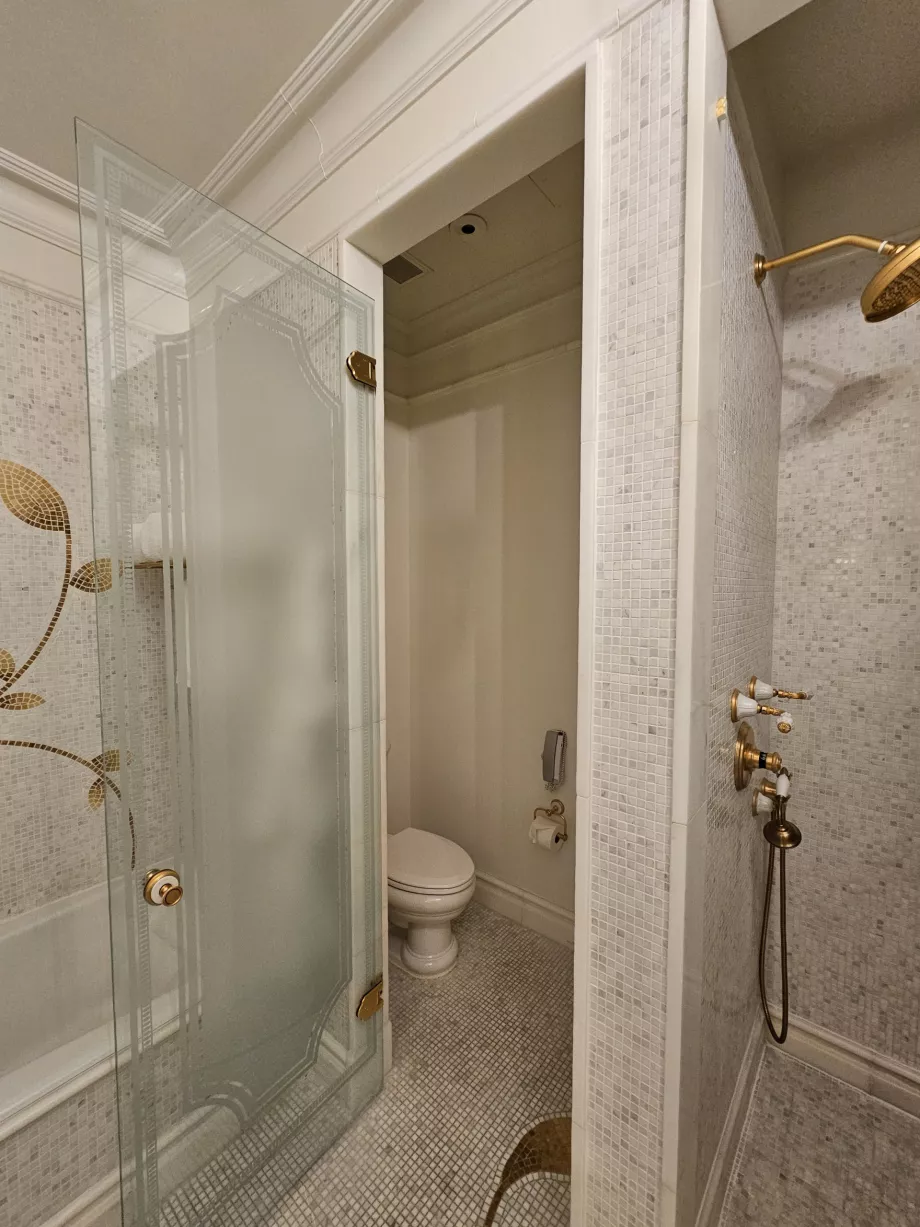 Душ и тоалетна