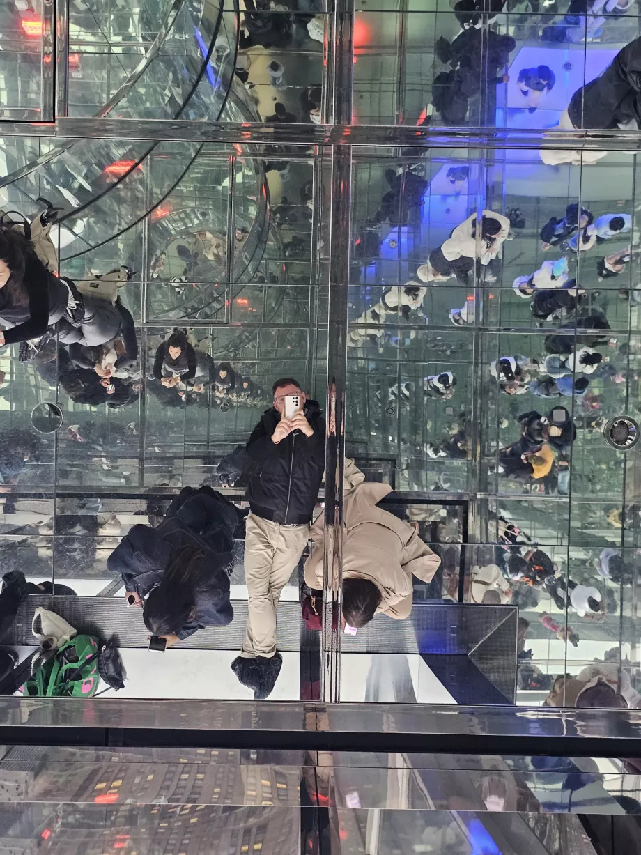 Summit One Vanderbilt, Огледална зала