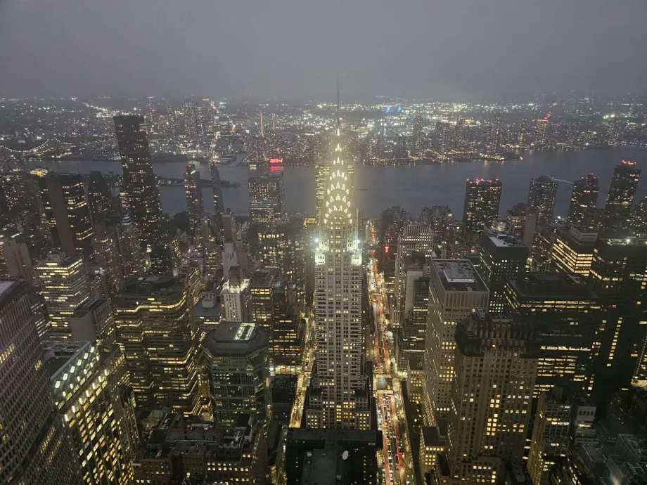 Summit One Vanderbilt, нощен изглед