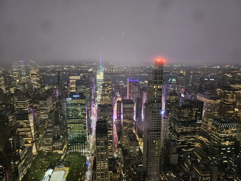 Summit One Vanderbilt, нощен изглед