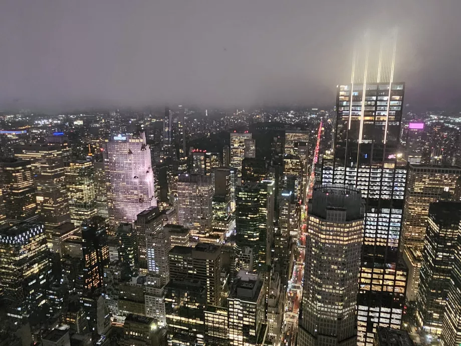 Summit One Vanderbilt, нощен изглед