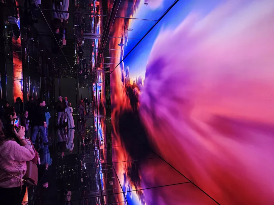 Summit One Vanderbilt, скрининг