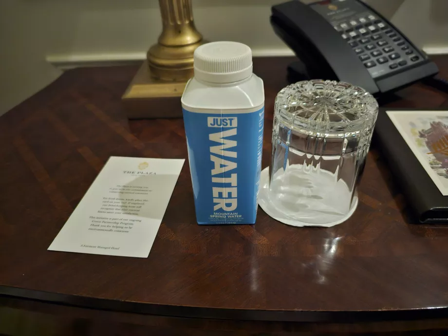 Безплатна вода в стаята