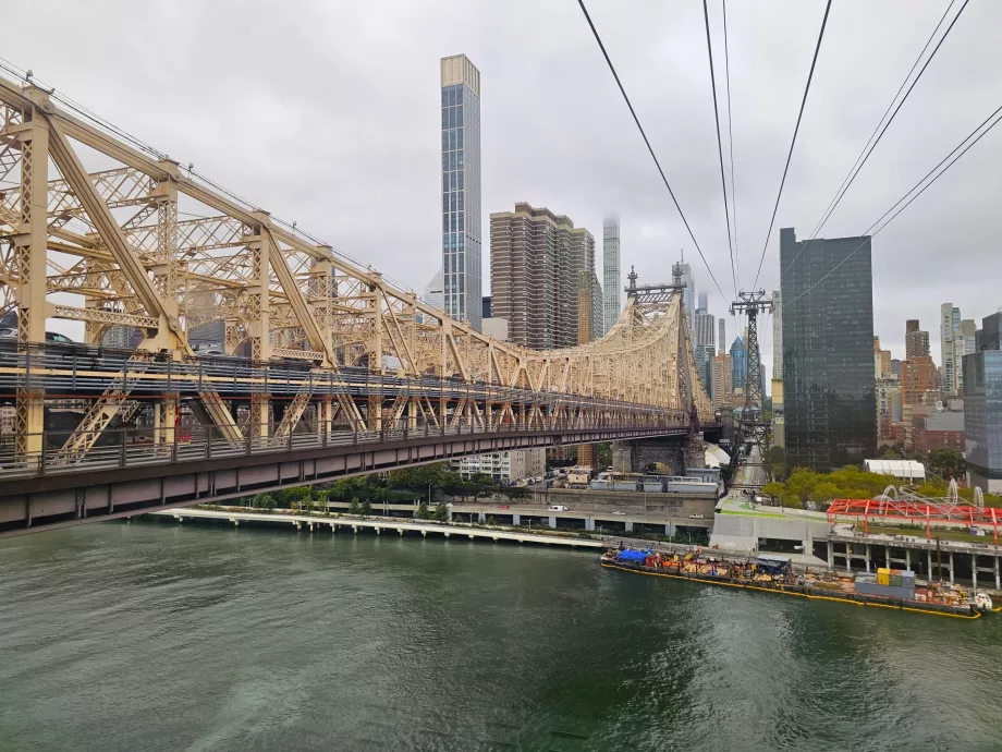 Пътуване с въжен лифт до остров Рузвелт