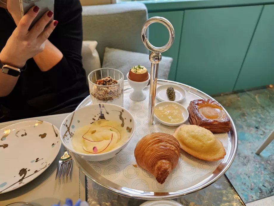 Синя кутия, Закуска в Тифани