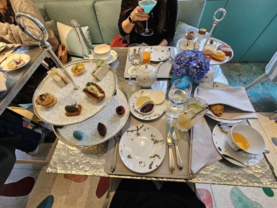 Синята кутия, празникът