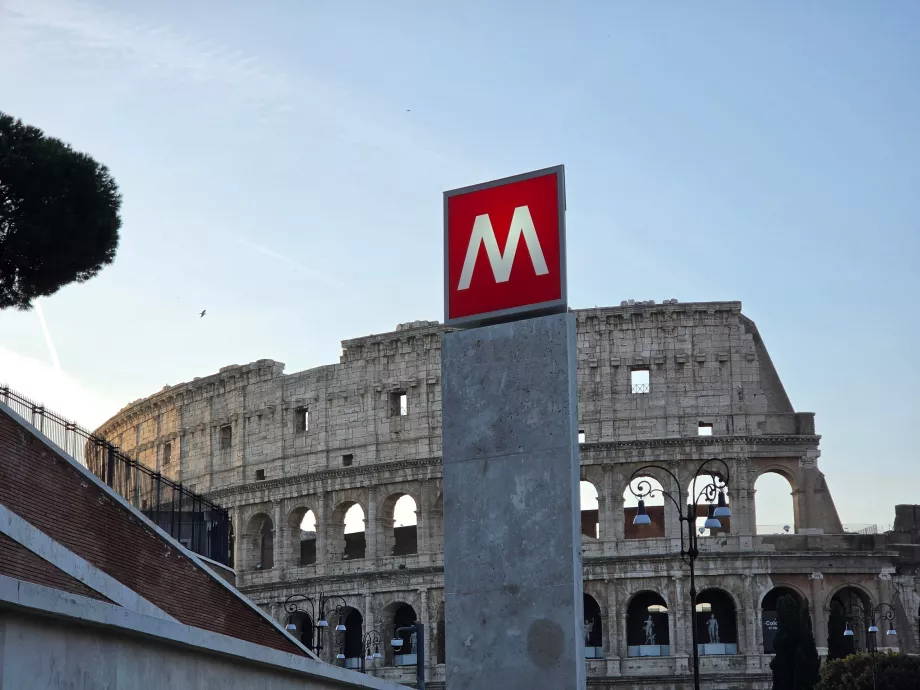 Метростанция Colosseo