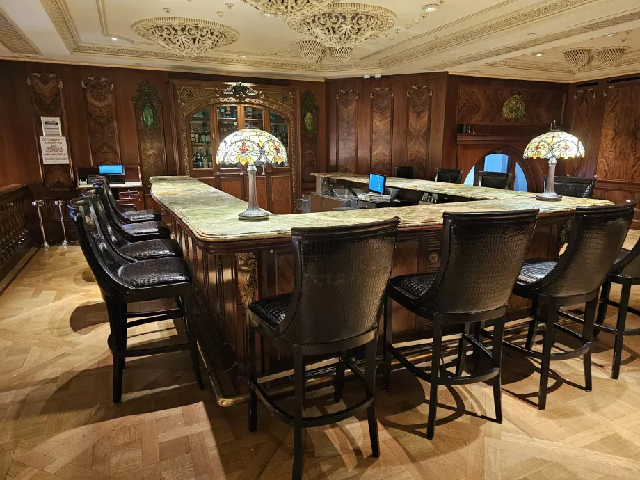 Салон във фоайето