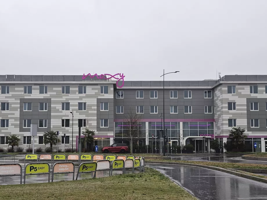 Хотел Moxy