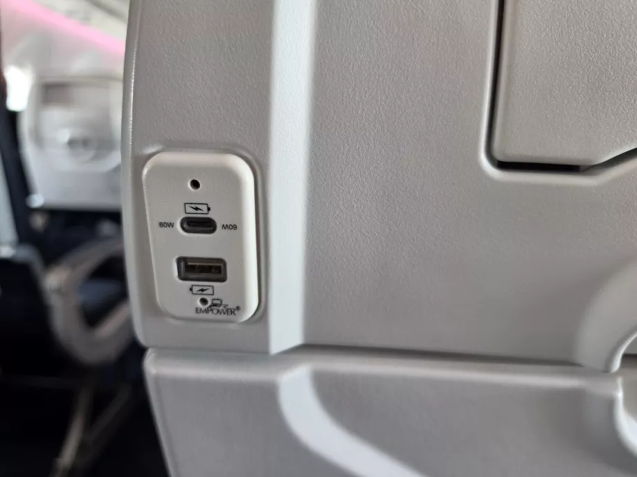 USB портове за зареждане на електронни устройства
