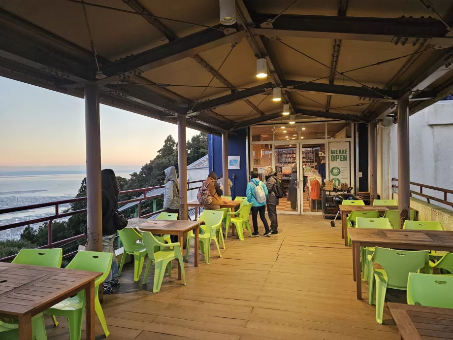 Mount Maya, ресторант