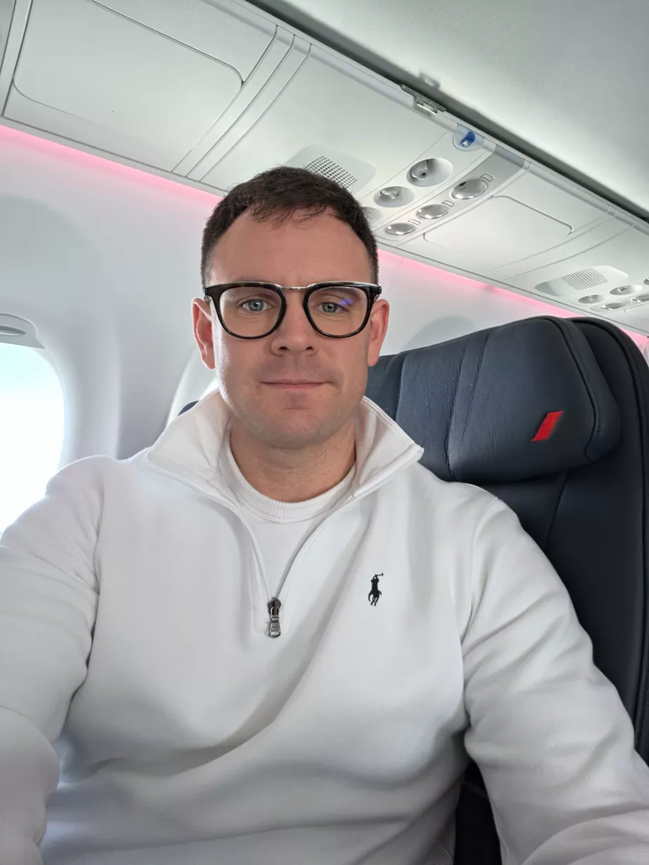 Аз в бизнес класа на самолет Airbus A220