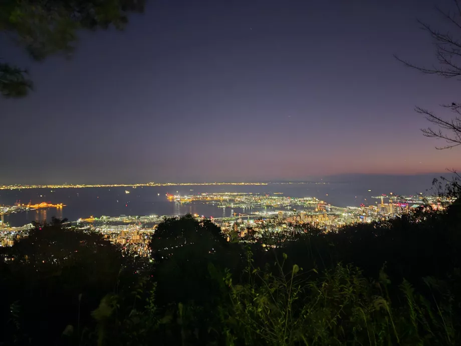 Изглед от горната станция на кабинковия лифт Maya