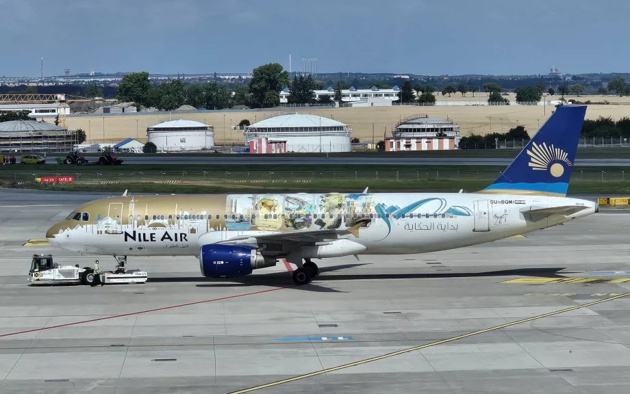 Нил Еър, Еърбъс A320 на летище Прага