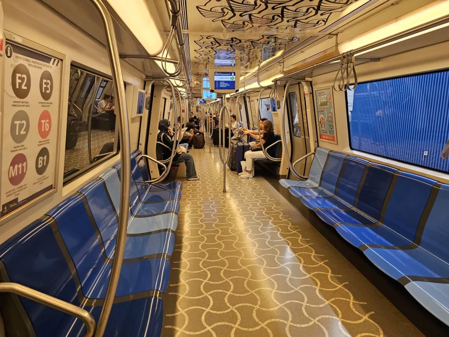 Интериор на автомобил Metro