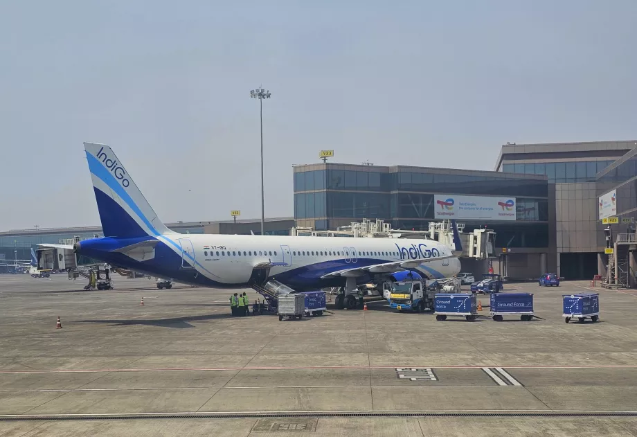 IndiGo, Airbus A320, летище Мумбай