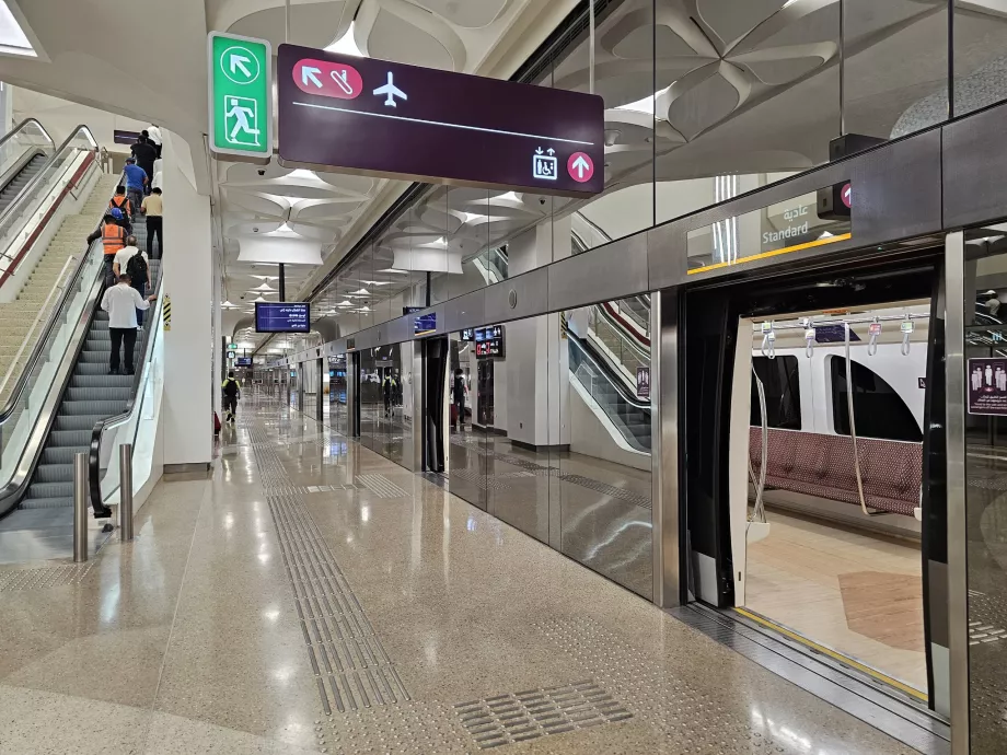 Метростанция Doha Airport