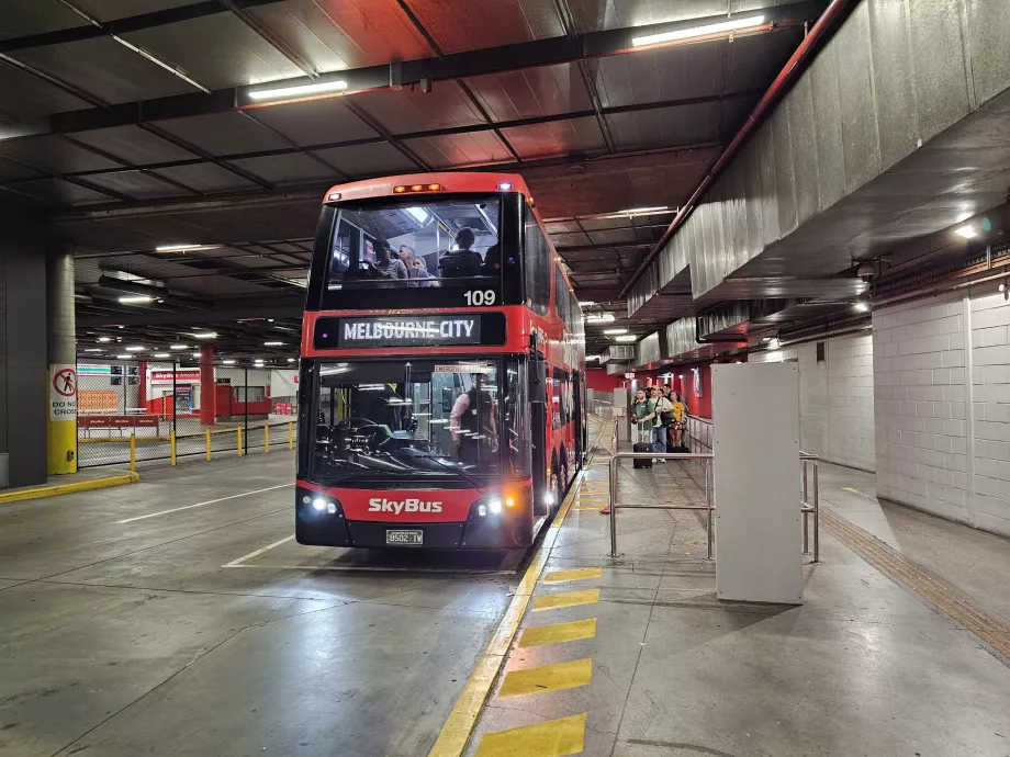 Спирка на Skybus на станция Southern Cross