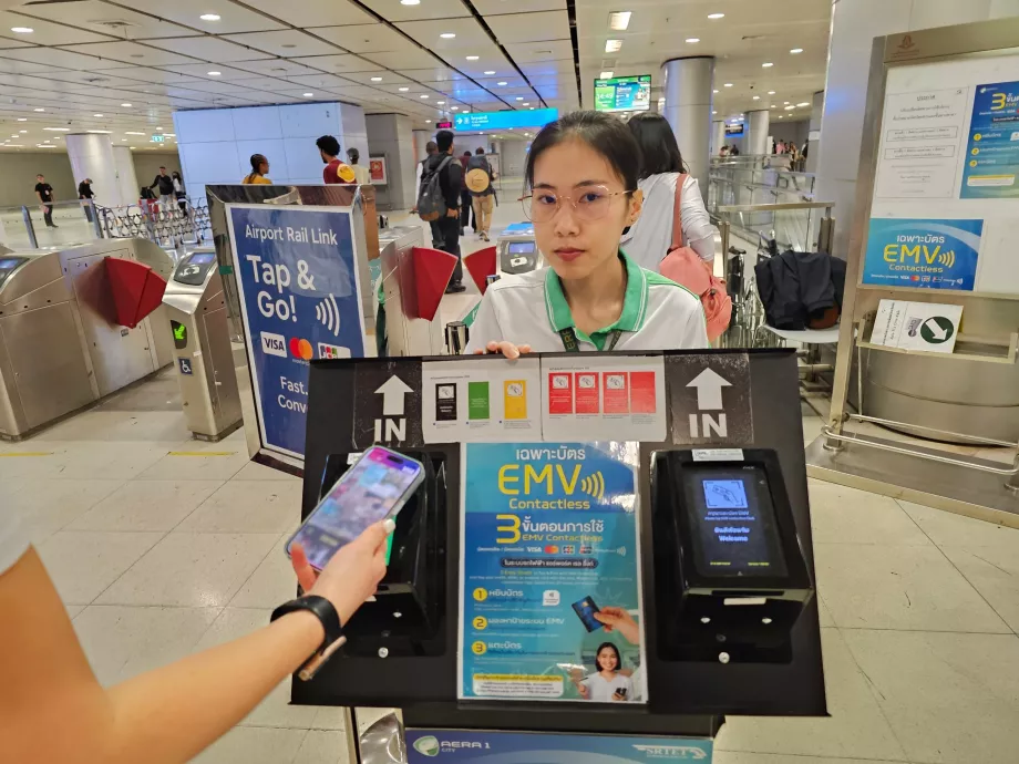 Плащане на билети за метрото с безконтактна карта