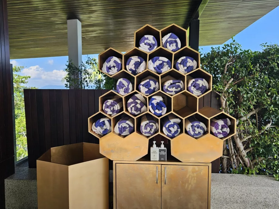 хавлии и слънцезащитни продукти за басейна